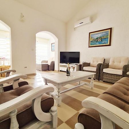 Live By The Sea, Bijela Apartment Rake Екстериор снимка