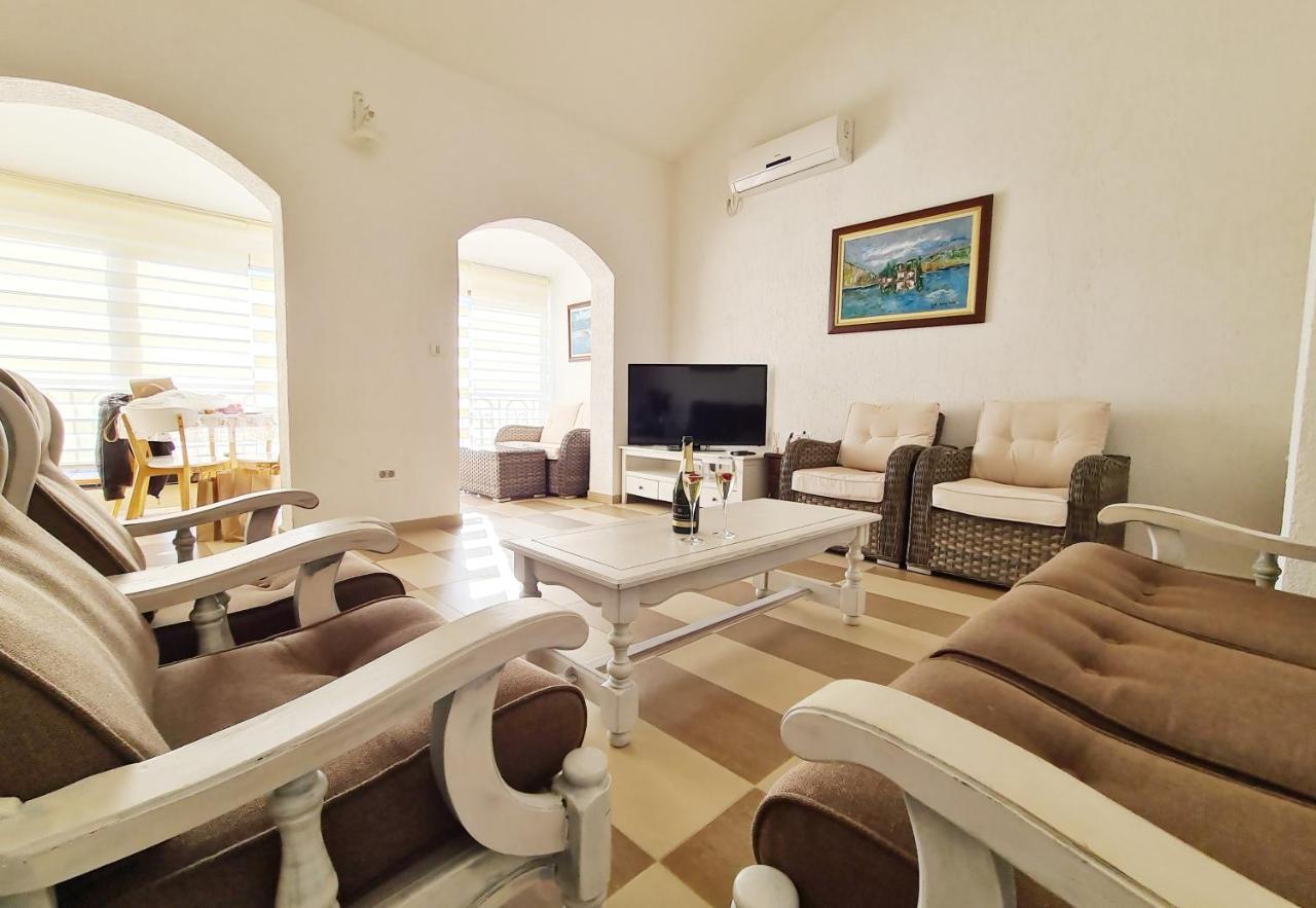 Live By The Sea, Bijela Apartment Rake Екстериор снимка